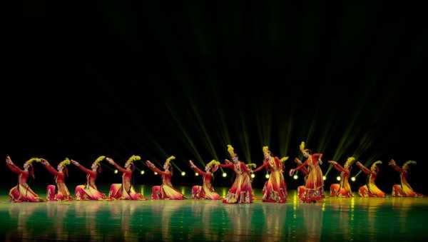 新疆艺术学院舞蹈视频（新疆艺术学院群舞）
